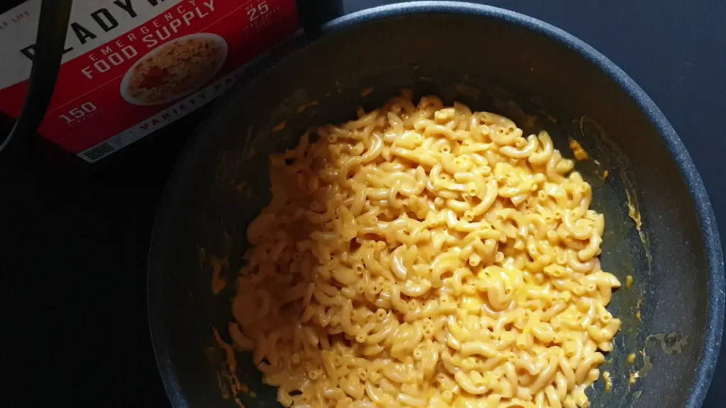 치즈향이 첨가된 코스트코 비상식량 메뉴 치지 마카로니