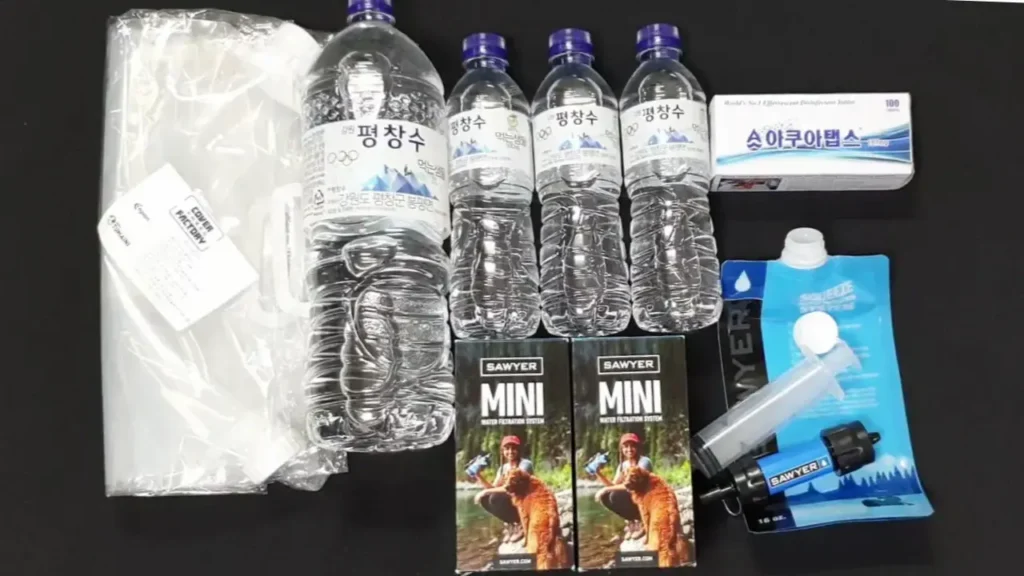 전쟁 대비 물품 1순위 생수와 소이어 미니 정수 필터 및 아쿠아탭스 정수 알약 구성 세트